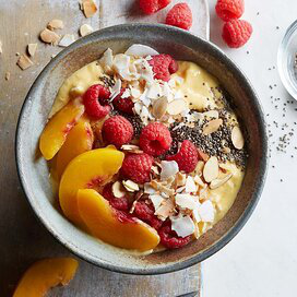 RASPBERRY-PEACH-MANGO SMOOTHIE BOWL