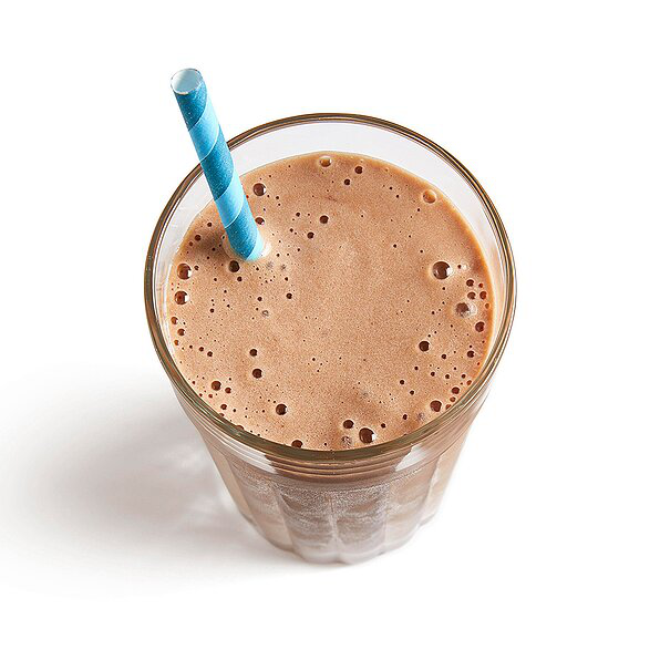 CHOCOLATE-BANANA PROTEIN SMOOTHIE