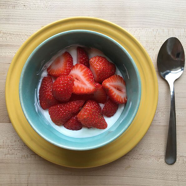 GREEK YOGURT WITH STRAWBERRIES
