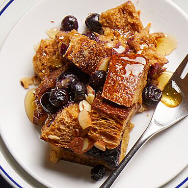 BLUEBERRY-ALMOND OVERNIGHT FRENCH TOAST