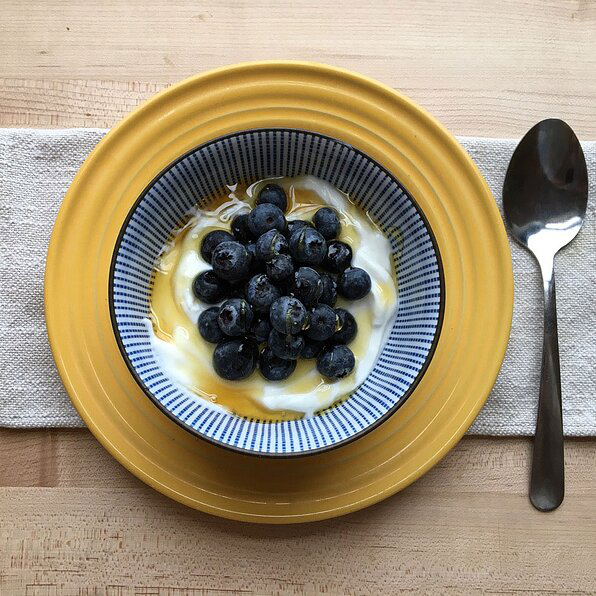 YOGURT WITH BLUEBERRIES & HONEY