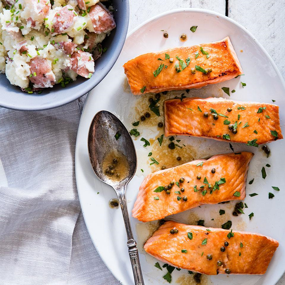 SEARED SALMON WITH GREEN PEPPERCORN SAUCE